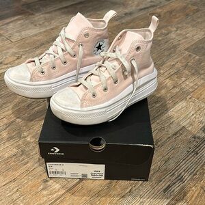 Platform converse. Girls. Pink and white.